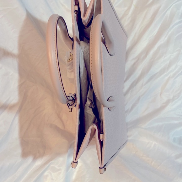 Micheal Kors Mirella Powder Blush Tote - Picture 2 of 15